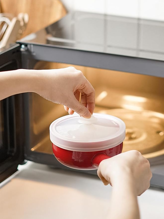 LE TAUCI Soup Bowls with Silicone Lids and Handles, 15 Oz French Onion Soup Bowls, Non-Toxic Ceramic Soup Crocks for Noodles, Stew, Cereal and Chilli, Oven Microwave Dishwasher Safe, Set of 2, Red