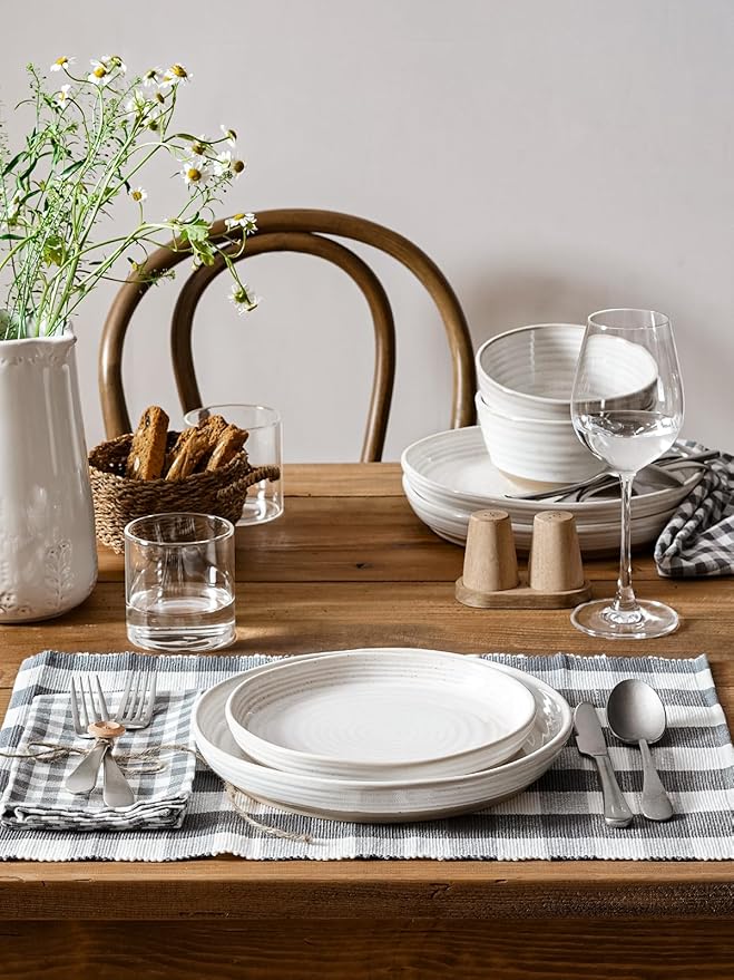 LE TAUCI 10 Inch Ceramic Dinner Plates Set of 4, Large Modern White Plate Set for Kitchen, Microwave & Dishwasher Safe Dinnerware Sets, Scratch Resistant Serving Dishes for Steak, Pasta - Arctic White