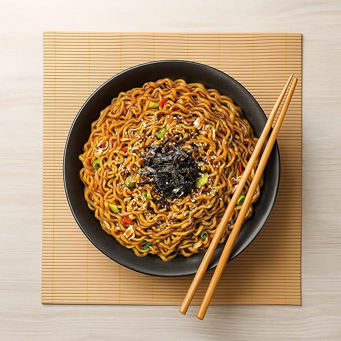 Paldo Fun & Yum Stir-Fried Chicken Instant Noodles, Brothless Ramen with Spicy Soy Seasoning Sauce, Best Oriental Style Korean Ramyun Noodle, Soupless K-Food, 매콤 치킨 볶음면 130g x 8 Pack